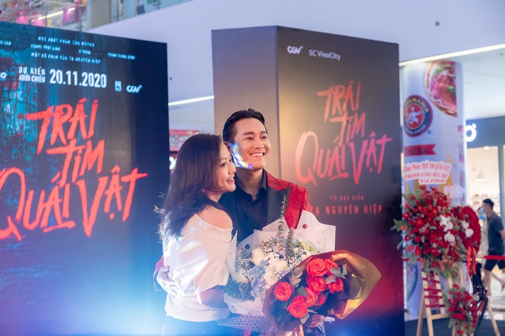 MC Vân Hugo hội ngộ Hoàng Thùy Linh, chúc mừng bạn thân 10 năm ra mắt phim mới - Hình 10