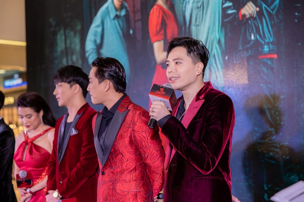 MC Vân Hugo hội ngộ Hoàng Thùy Linh, chúc mừng bạn thân 10 năm ra mắt phim mới - Hình 4