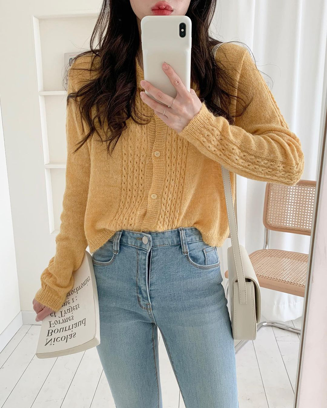 Mùa lạnh không mặc trắng - đen - be thì mặc gì? 10 gợi ý mix đồ màu mè giúp style bớt chán để các nàng F5 phong cách ngay - Hình 4