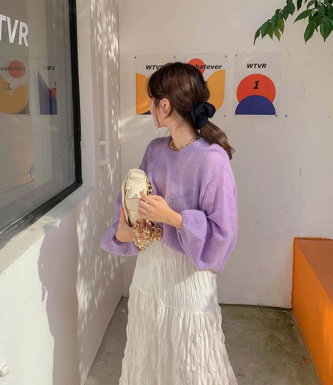 Mùa lạnh không mặc trắng - đen - be thì mặc gì? 10 gợi ý mix đồ màu mè giúp style bớt chán để các nàng F5 phong cách ngay - Hình 3
