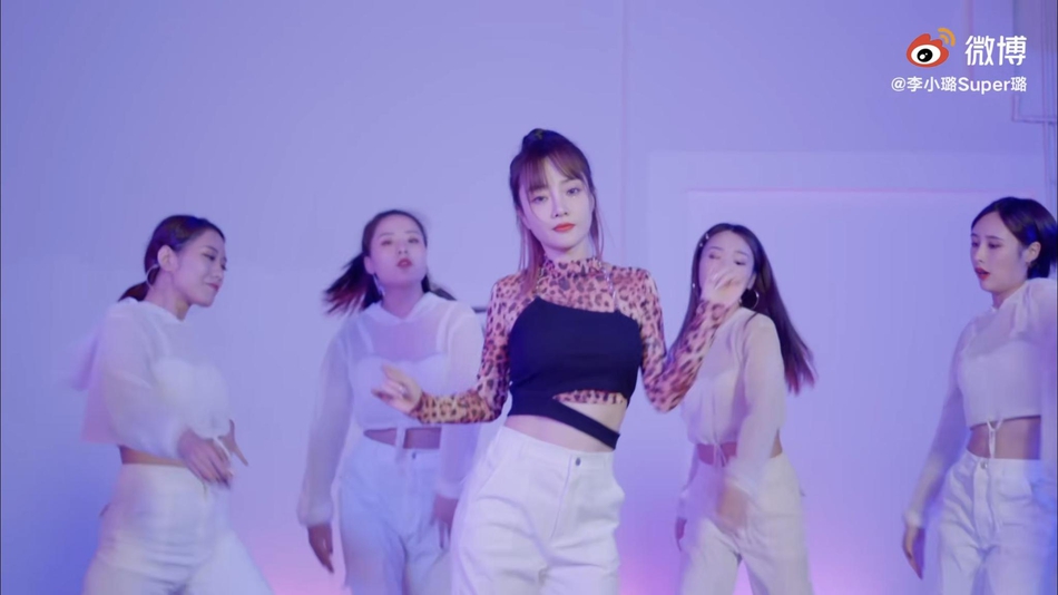 Người đẹp cắm sừng Lý Tiểu Lộ bị chỉ trích mặt dày khi tung MV tái xuất showbiz - Hình 4