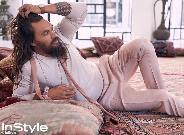 Vua thủy tề Jason Momoa tiết lộ mê màu hồng và từng sống trong nợ nần - Hình 5