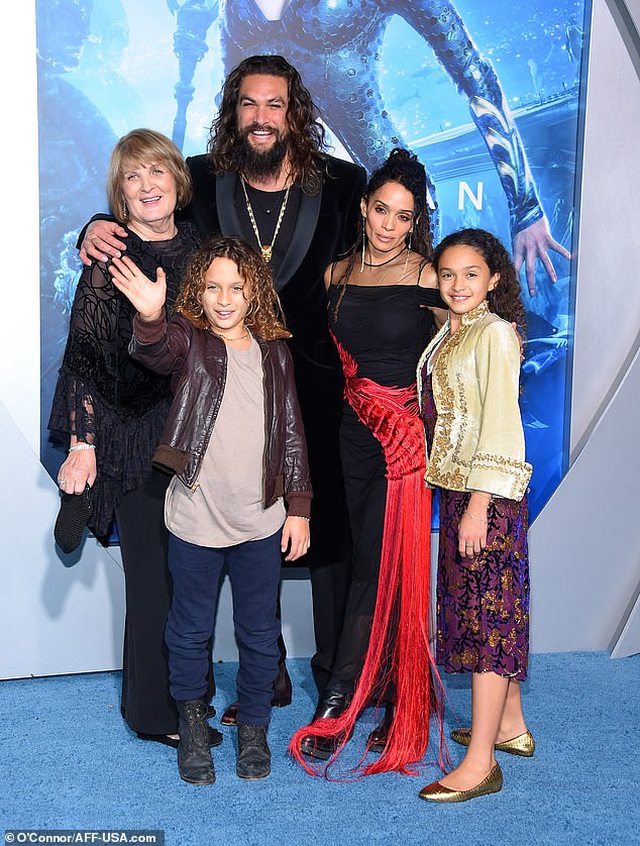 Vua thủy tề Jason Momoa tiết lộ mê màu hồng và từng sống trong nợ nần - Hình 9