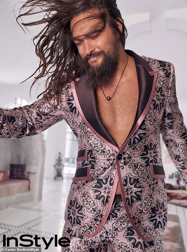 Vua thủy tề Jason Momoa tiết lộ mê màu hồng và từng sống trong nợ nần - Hình 1