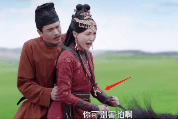 Yến Vân Đài: Ảnh Đường Yên lộ bụng bầu to vượt mặt, nghi vấn đoàn phim dùng photoshop giấu bầu - Hình 9