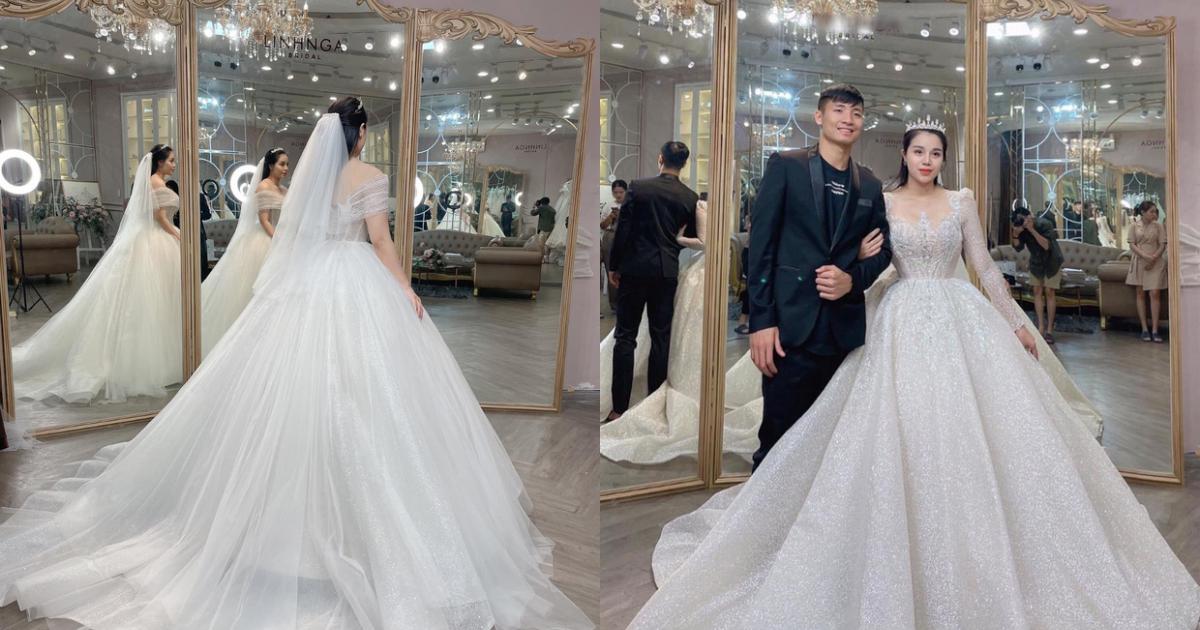 Trung vệ Bùi Tiến Dũng kỳ công thiết kế váy cưới hơn tỉ đồng cho Khánh Linh