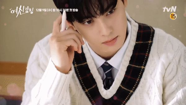 Cha Eun Woo cạn lời khi nhìn thấy mặt mộc Moon Ga Young ở hậu trường True Beauty - Hình 2