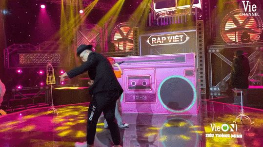 Hết thuộc bài hơn cả MCK, thánh ăn cẩu lương GDucky còn làm dancer cho Tlinh - Hình 3