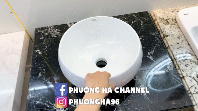 Cận cảnh phòng tắm chỉ 3m mà tốn cả trăm triệu của cô nàng Youtuber Việt gần 500k lượt theo dõi: Người khen kì công dễ thương, kẻ chê nhiều đồ dễ ẩm mốc - Hình 4