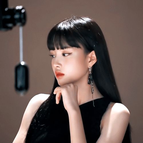 Sau tóc mái tiền tỷ của Lisa (BLACKPINK), xuất hiện nữ idol gây sốt vì tóc mái: Thuộc girlgroup đẹp đến mức át báu vật nhà SM? - Hình 8