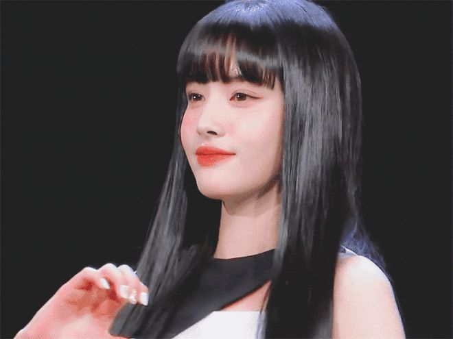 Sau tóc mái tiền tỷ của Lisa (BLACKPINK), xuất hiện nữ idol gây sốt vì tóc mái: Thuộc girlgroup đẹp đến mức át báu vật nhà SM? - Hình 6