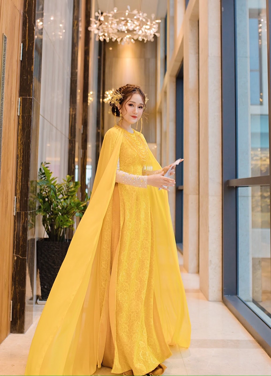 Nguyễn Trần Huyền Trang bất ngờ gây chú ý với phong cách thời trang đa dạng và ấn tượng - Hình 1
