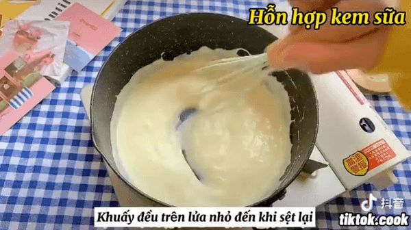 Kem trứng muối béo ngậy và thơm lừng từng gây sốt hóa ra cách làm siêu đơn giản, tranh thủ trời chưa lạnh các chị em cùng trổ tài thôi - Hình 2