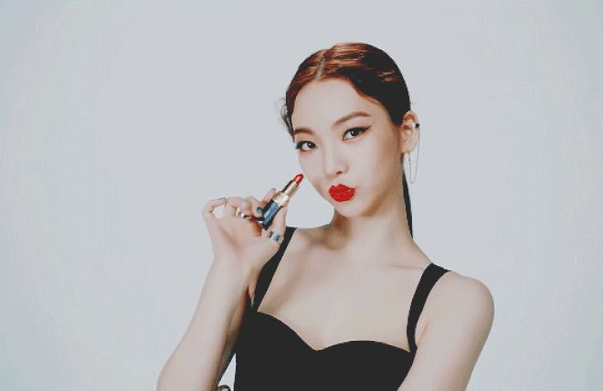 Cuộc chiến giữa Jennie và Karina - nữ thần mới của SM: Style, makeup như 2 chị em nhưng ai hơn ai? - Hình 3