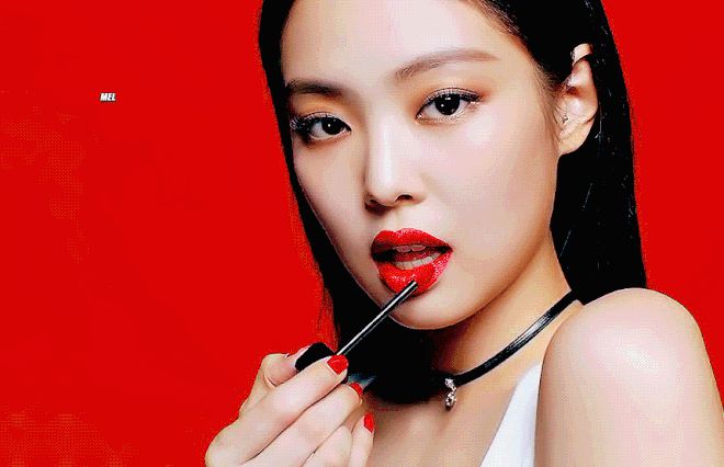 Cuộc chiến giữa Jennie và Karina - nữ thần mới của SM: Style, makeup như 2 chị em nhưng ai hơn ai? - Hình 4