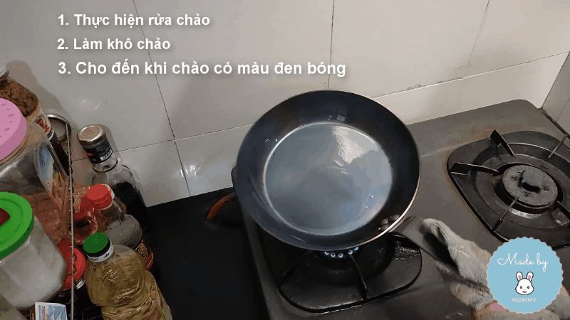 Dành cho fan của chảo thép: Gái đảm Quảng Nam mách cách tôi dầu chảo thép tại nhà không cần lò nướng, chị em dù vụng về cũng thực hiện ngon ơ - Hình 8