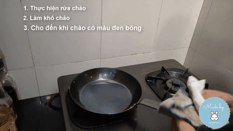 Dành cho fan của chảo thép: Gái đảm Quảng Nam mách cách tôi dầu chảo thép tại nhà không cần lò nướng, chị em dù vụng về cũng thực hiện ngon ơ - Hình 10