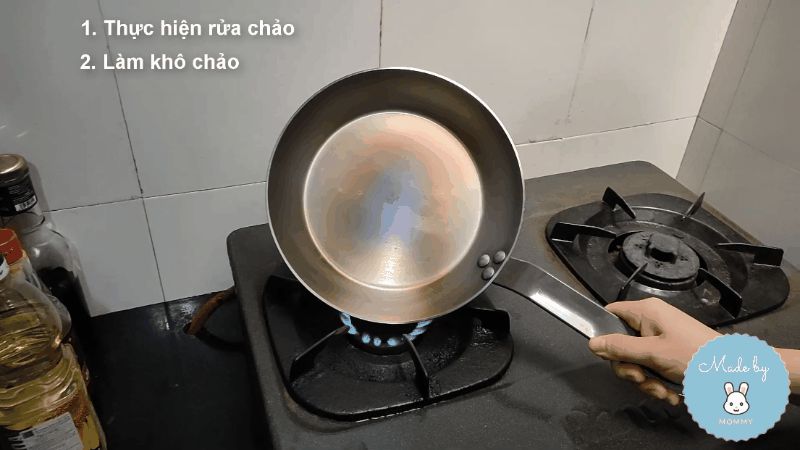 Dành cho fan của chảo thép: Gái đảm Quảng Nam mách cách tôi dầu chảo thép tại nhà không cần lò nướng, chị em dù vụng về cũng thực hiện ngon ơ - Hình 6