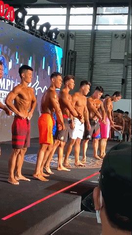 Nữ thần phòng gym sở hữu thân hình nở nang, bức tử vòng 1 ngay giữa phố đông - Hình 1