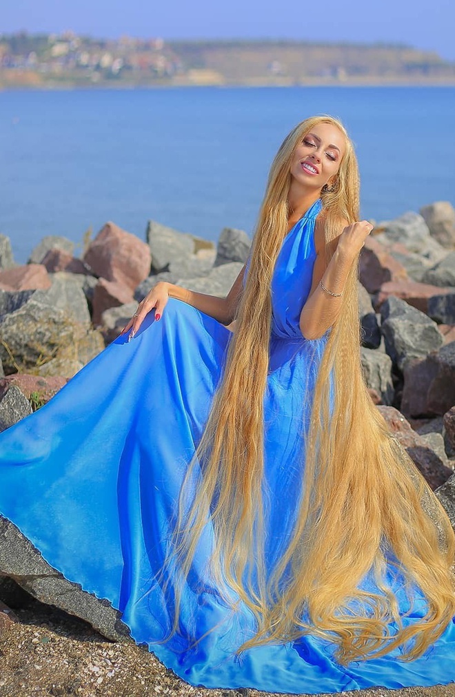 Các cô gái tóc dài được mệnh danh là Rapunzel đời thực - Hình 9