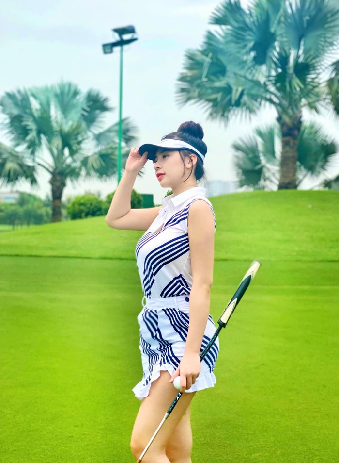Chân dung hot girl làng golf khiến ai cũng dán mắt vì body nuột nà - Hình 1
