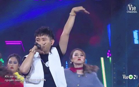 Binz biểu cảm tràn trề tự hào khi xem trò cũ Ricky Star phục thù trên sân khấu Rap Việt - Hình 2