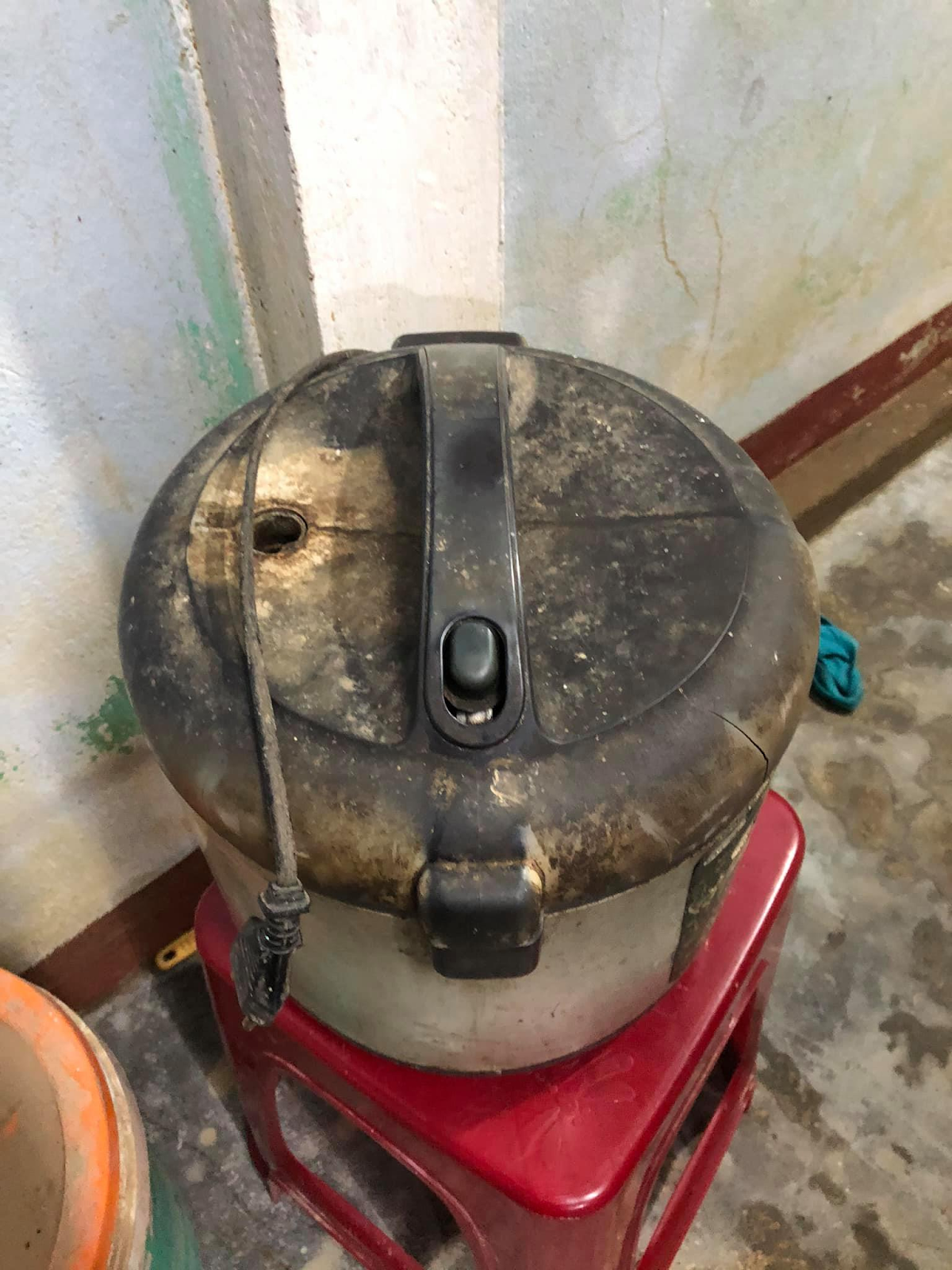 Bị trưởng thôn mời đến nhà kiểm chứng, Thủy Tiên lặng lẽ xóa bài “vạch trần” nhưng không xin lỗi?