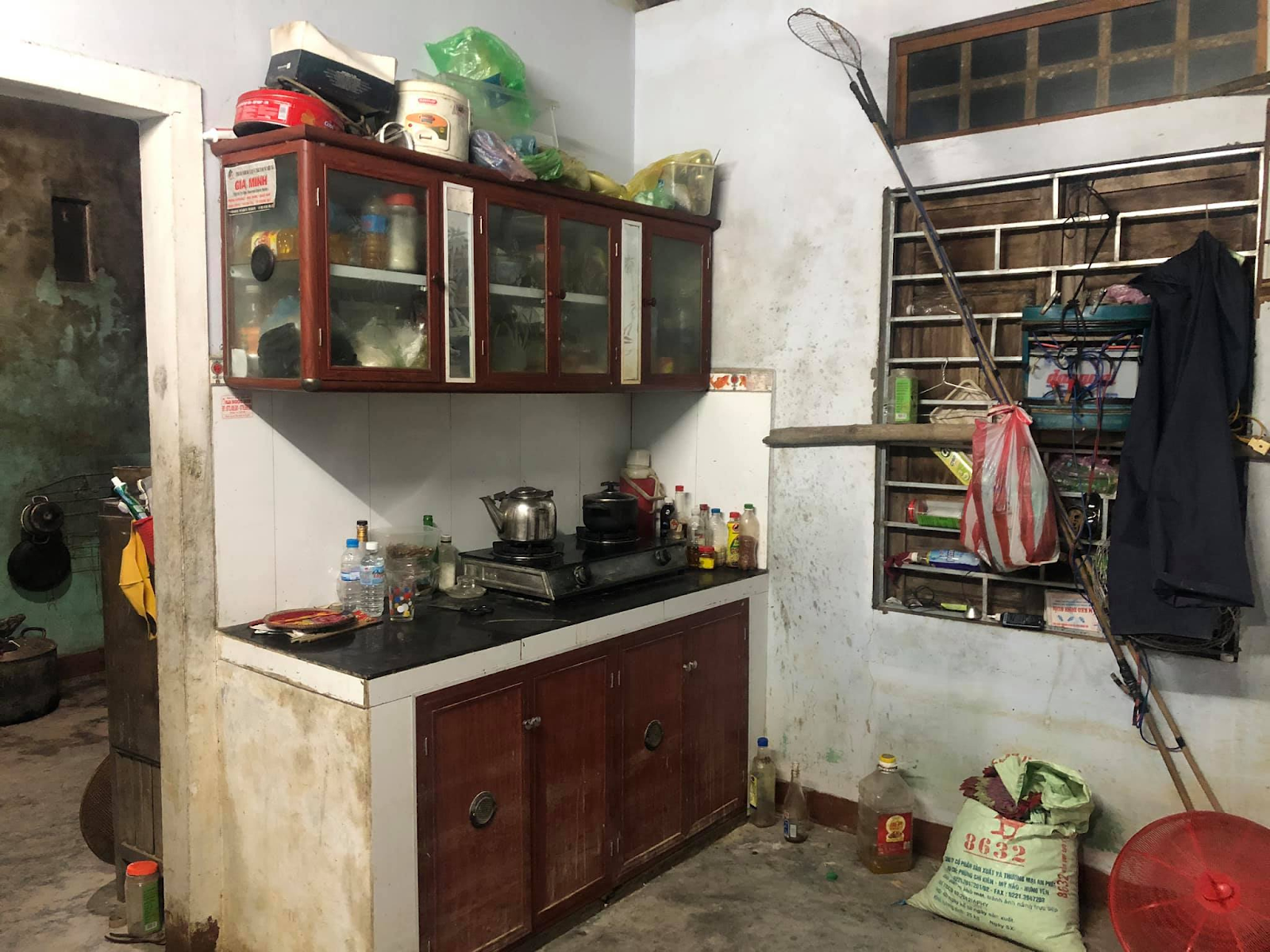 Bị trưởng thôn mời đến nhà kiểm chứng, Thủy Tiên lặng lẽ xóa bài “vạch trần” nhưng không xin lỗi?