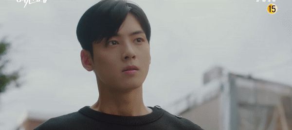 Vô tình đụng trúng Cha Eun Woo, nữ hoàng sống ảo ịn luôn lớp makeup lên áo nam thần ở trailer True Beauty - Hình 4