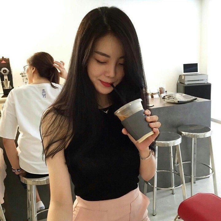 Gu thời trang nóng bỏng của nữ tiếp viên Hàn Quốc bỏ việc livestream - Hình 8