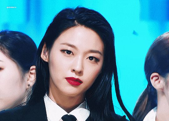 Những pha tiên tử kết màn đẹp nhất Kpop: SNSD - Irene đúng là huyền thoại nhan sắc, kéo về cuối ngã ngửa vì nữ idol Gen 3 - Hình 6