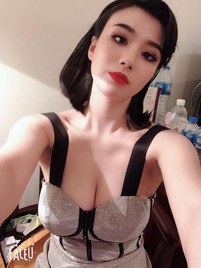 Nóng mắt phong cách thời trang thiếu vải của hot girl Linh Miu - Hình 1