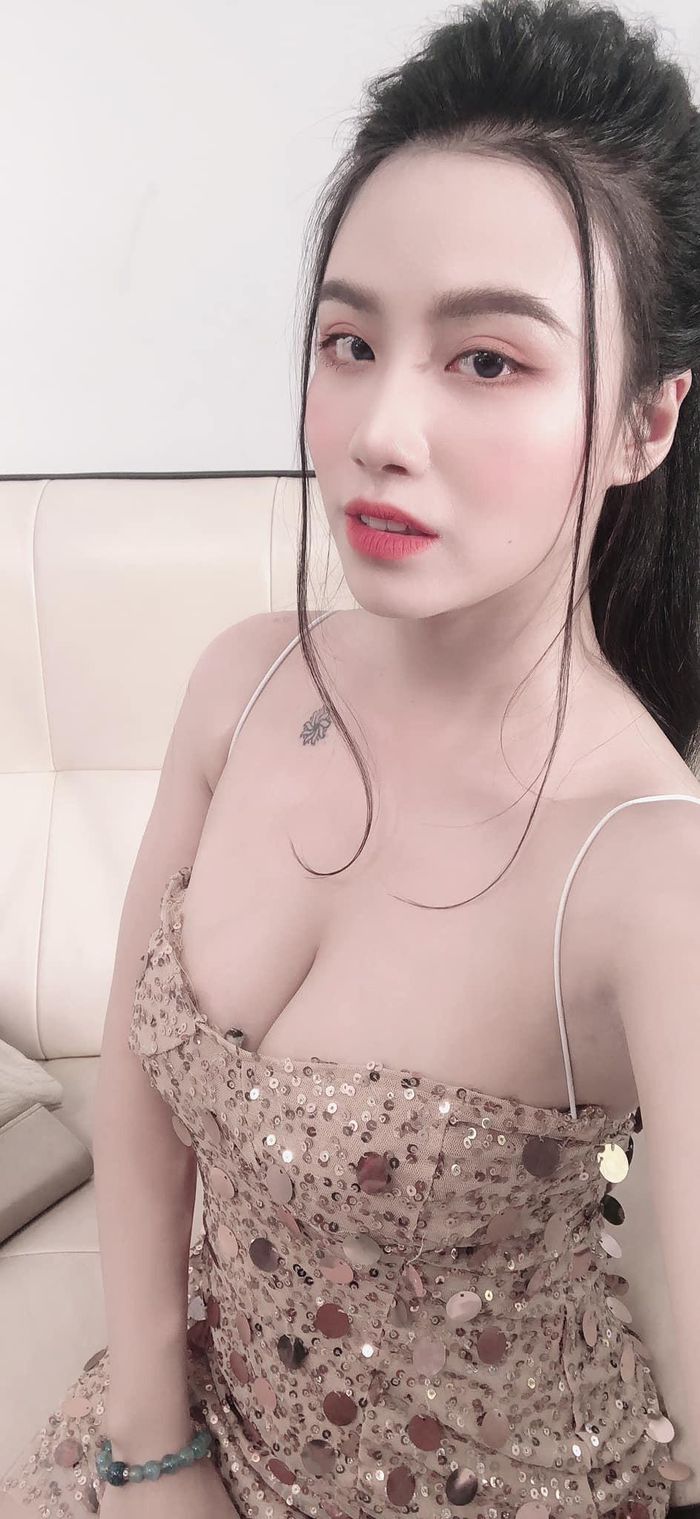 Nóng mắt phong cách thời trang thiếu vải của hot girl Linh Miu - Hình 4