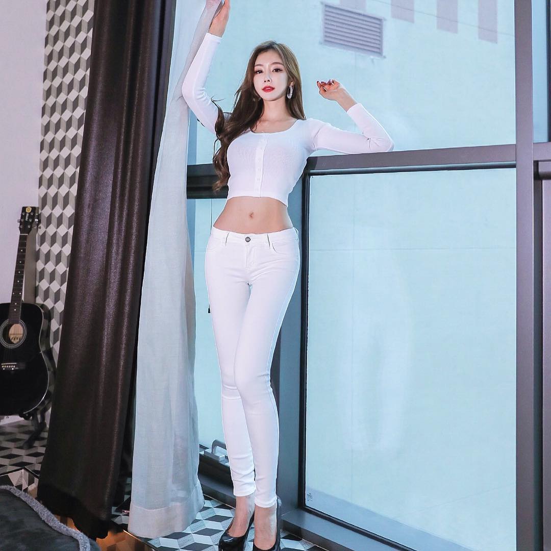 Người đẹp xứ Hàn chiếm spotlight trên phố là CEO kiêm người mẫu mặt xinh dáng chuẩn - Hình 7