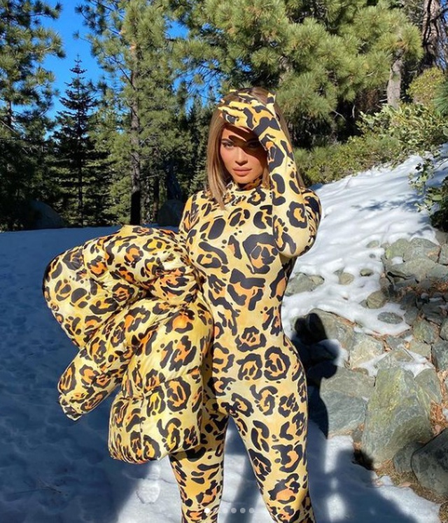 Choáng với váy bó sát của Kylie Jenner - Hình 6