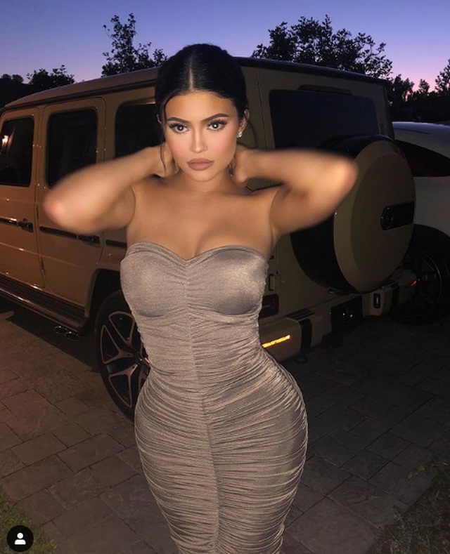 Choáng với váy bó sát của Kylie Jenner - Hình 8