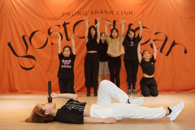 Clip: Phùng Khánh Linh dốc sức tập vũ đạo, vui mừng vì showcase đã cháy vé - Hình 4