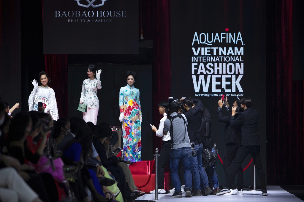 Nhà thiết kế Bảo Bảo lăng xê áo dài, đồ bà ba cho sui gia - Hình 2