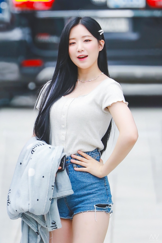 Những khoảnh khắc không khẩu trang hiếm hoi của idol Kpop trong 2020 - Hình 5