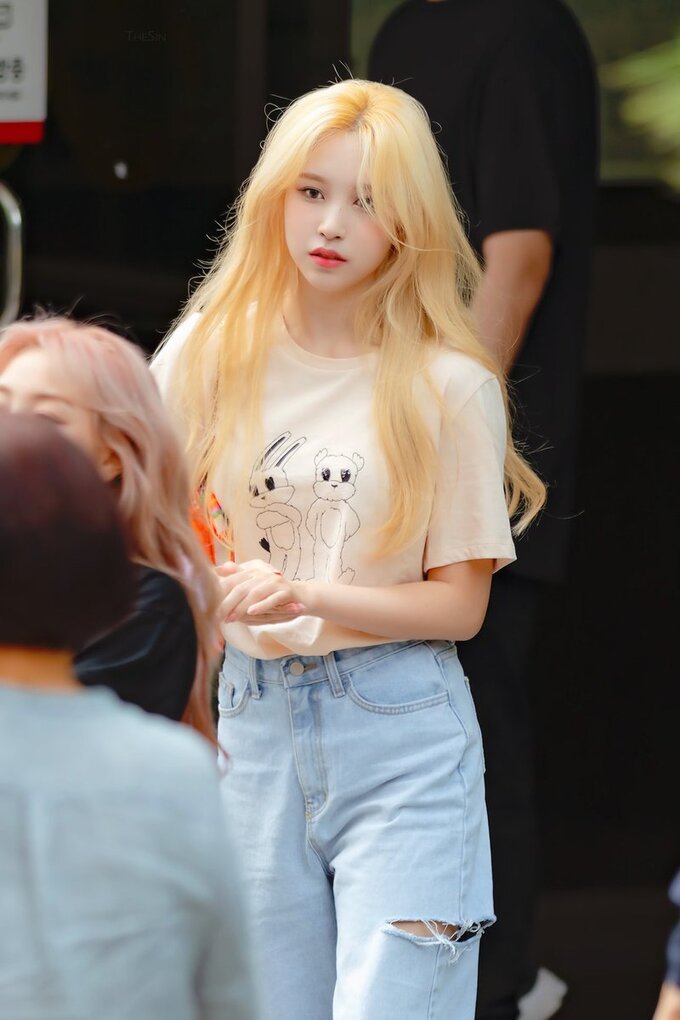 Những khoảnh khắc không khẩu trang hiếm hoi của idol Kpop trong 2020 - Hình 15