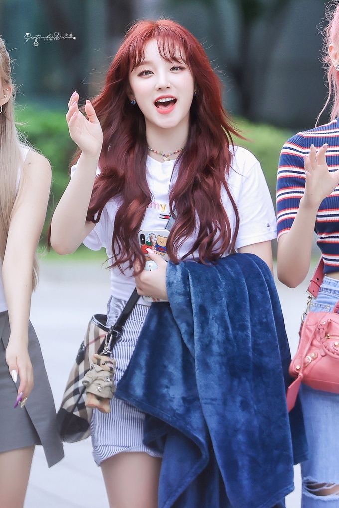 Những khoảnh khắc không khẩu trang hiếm hoi của idol Kpop trong 2020 - Hình 10