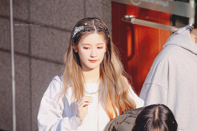 Những khoảnh khắc không khẩu trang hiếm hoi của idol Kpop trong 2020 - Hình 7