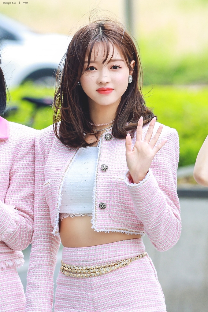 Những khoảnh khắc không khẩu trang hiếm hoi của idol Kpop trong 2020 - Hình 3
