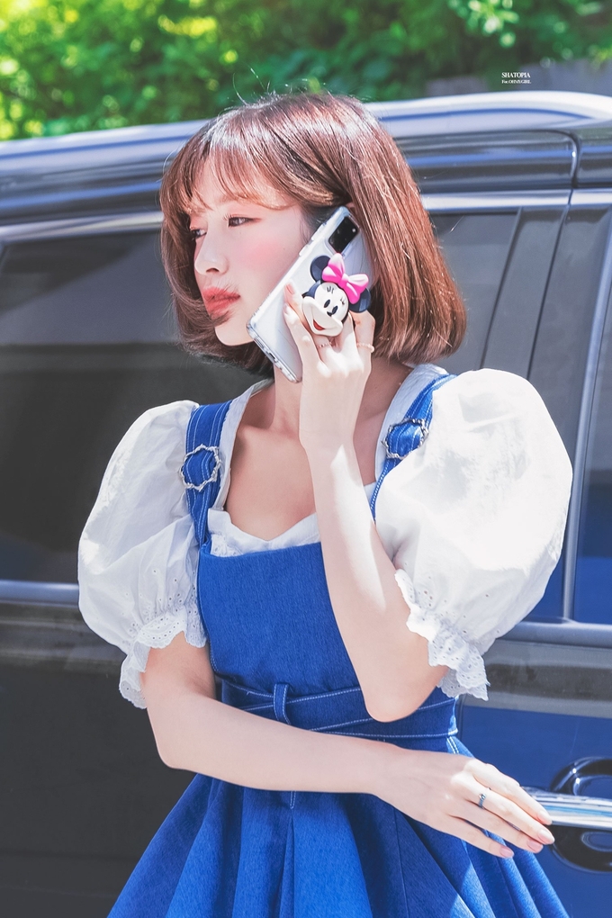Những khoảnh khắc không khẩu trang hiếm hoi của idol Kpop trong 2020 - Hình 1