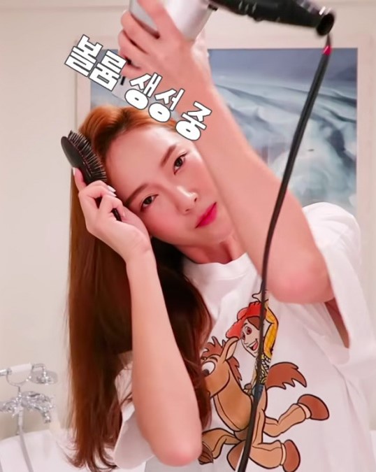 Quy trình tạo nên mái tóc bồng bềnh như Jessica - Hình 5