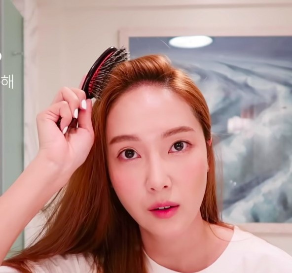 Quy trình tạo nên mái tóc bồng bềnh như Jessica - Hình 4