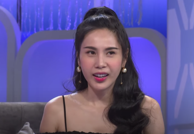 Soi lại cách Lan Ngọc ứng xử với đồng nghiệp tại các sự kiện: Đa phần lễ phép thân thiện, riêng với Thuỷ Tiên 2 lần đối lập hẳn? - Hình 3