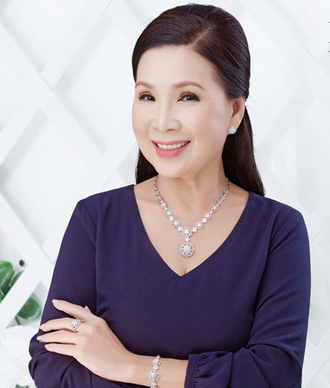 Soi lại cách Lan Ngọc ứng xử với đồng nghiệp tại các sự kiện: Đa phần lễ phép thân thiện, riêng với Thuỷ Tiên 2 lần đối lập hẳn? - Hình 6