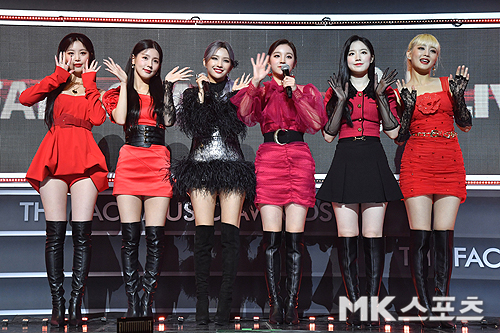 Thảm đỏ khủng The Fact: BTS gây sốc visual, Seohyun và Soojin khoe vòng 1 căng tràn, ITZY mặc gì thảm họa thế này? - Hình 11