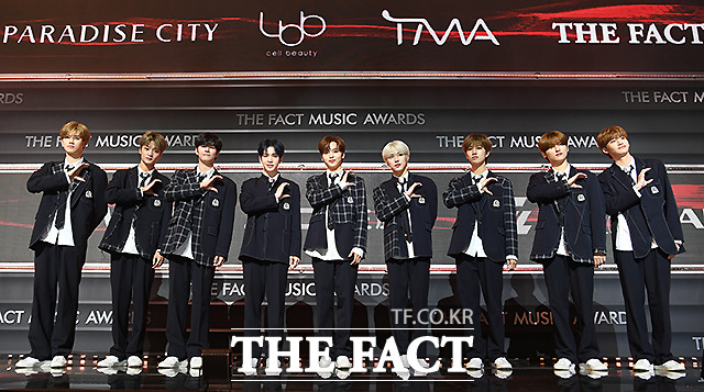 Thảm đỏ khủng The Fact: BTS gây sốc visual, Seohyun và Soojin khoe vòng 1 căng tràn, ITZY mặc gì thảm họa thế này? - Hình 28